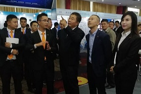  國(guó)家檔案局副局長(zhǎng)、中央檔案館副館長(zhǎng)付華同志親臨永亨北京展會(huì)現(xiàn)場(chǎng)指導(dǎo)工作